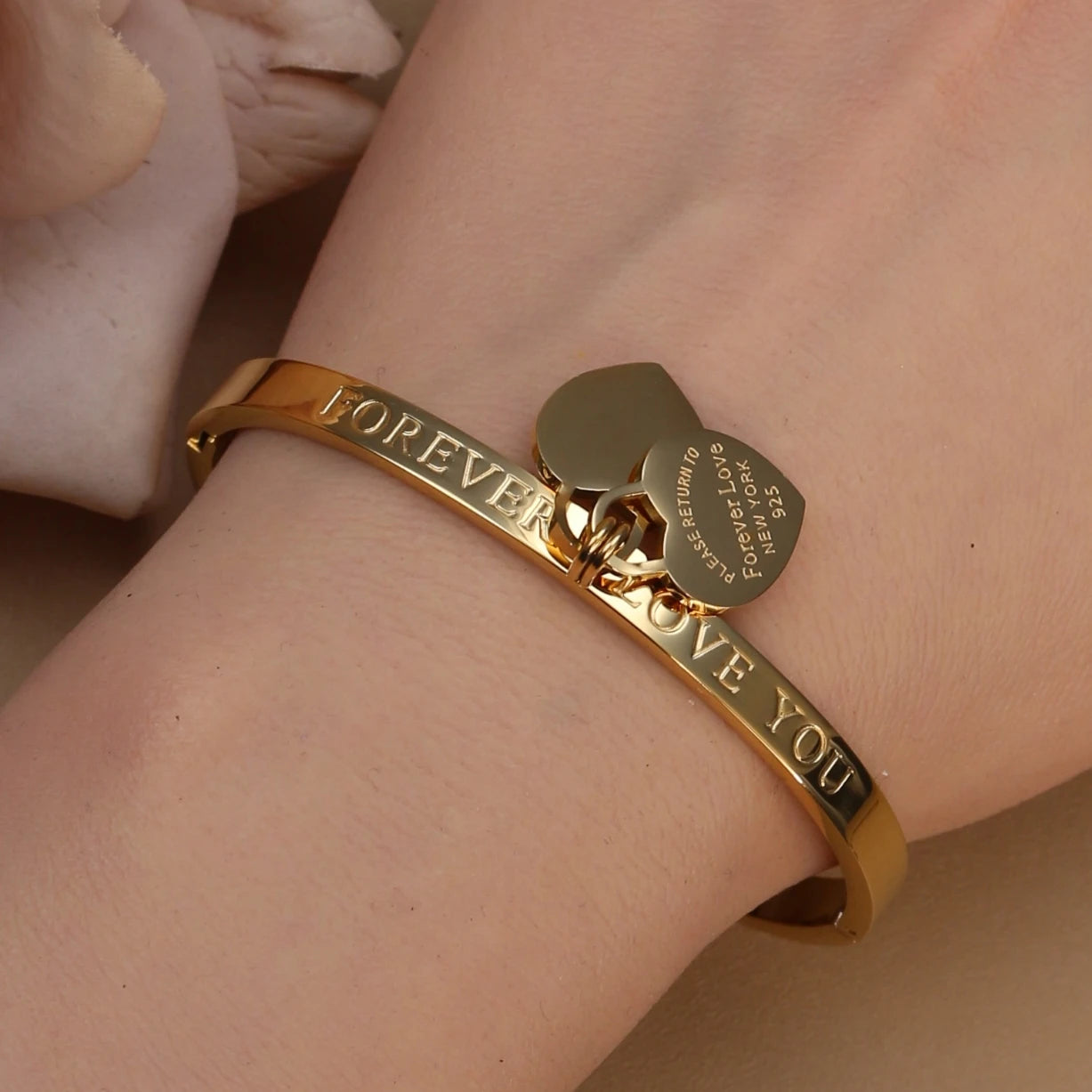 XB999 Hot Classic Stainless Steel Gold Color Bracelets & Bangles Wholesale Jewelry Fine Double Peach Heart Love Bracelets Female